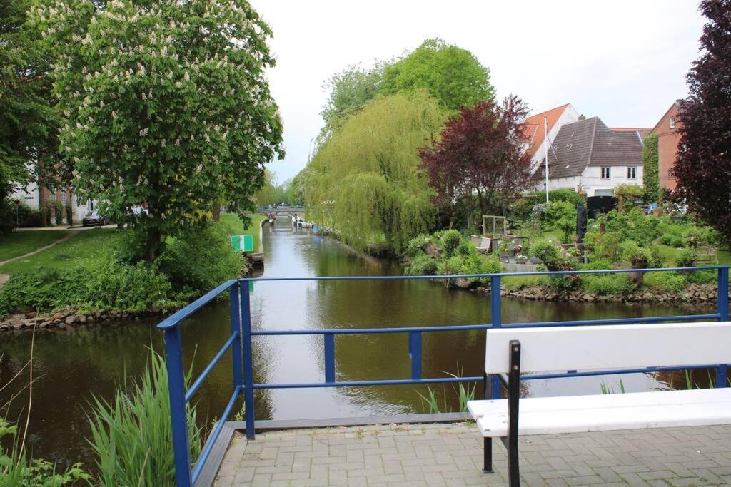 Hollaender Flair Friedrichstadt Exterior photo